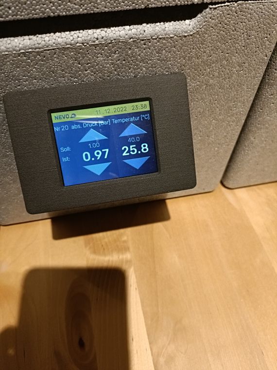 Das Display: Temperatur und Druck einstellen.